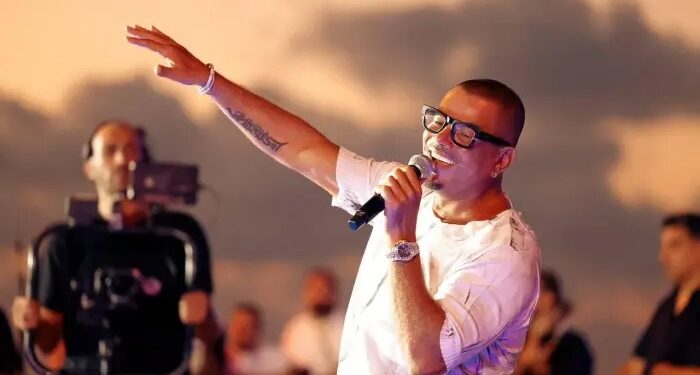 حكم نهائي ضد عمرو دياب في واقعة الشاب المصفوع