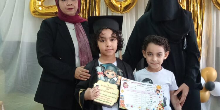 مدرسة شبرا الخيمة التجريبية للغات تحتفل بتخرج مجموعة من روضة الأطفال