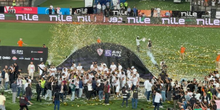 الزمالك يتسلم درع الدوري الممتاز وسط فرحة طاغية من اللاعبين