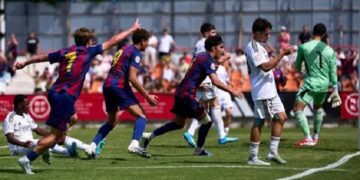 بمشاركة حمزة عبد الكريم .. برشلونة يخسر أمام ريال مدريد في كأس الأبطال