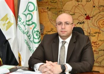 محافظ الفيوم يحيل عددا من مسئولي الأملاك والزراعة وتراخيص البناء للنيابة الإدارية