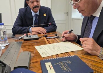 النائب علاء الحديوي يبحث مع وزير النقل دعم مشروعات التنمية بسوهاج