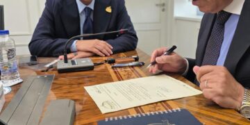 النائب علاء الحديوي يبحث مع وزير النقل دعم مشروعات التنمية بسوهاج