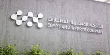 “المصرية للمطارات” تنفي حظر “الكراتين”.. وتتوعد مروجي الشائعات