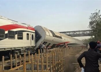 إصابة 3 أشخاص إثر انحراف عربة قطار روسي بمحطة أسوان