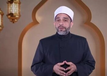 هل المرأة العاملة ملزمة بالإنفاق من راتبها على البيت؟.. أمين الفتوى يرد