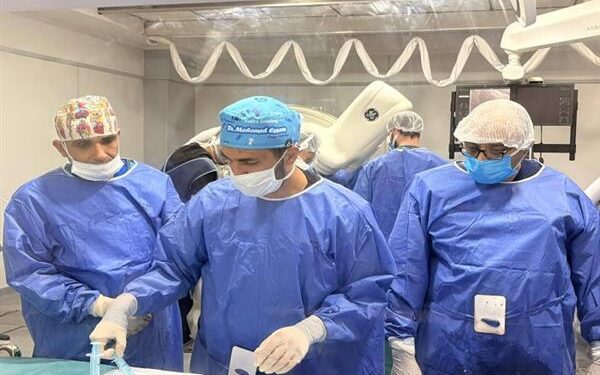 الرعاية الصحية تعلن نجاح أول عملية زراعة للصمام الأورطي بالقسطرة بتقنية «TAVI»