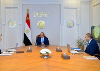توجيهات قوية من السيسي لرئيسي هيئة قناة السويس وشركة ترسانة جنوب البحر الأحمر.. تعرف عليها
