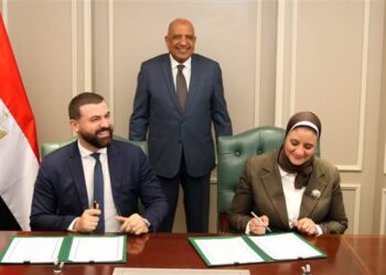 وزير الكهرباء يشهد توقيع مذكرة تفاهم بين نقل الكهرباء و«هيكا داتا» لإقامة مشروع مركز بيانات