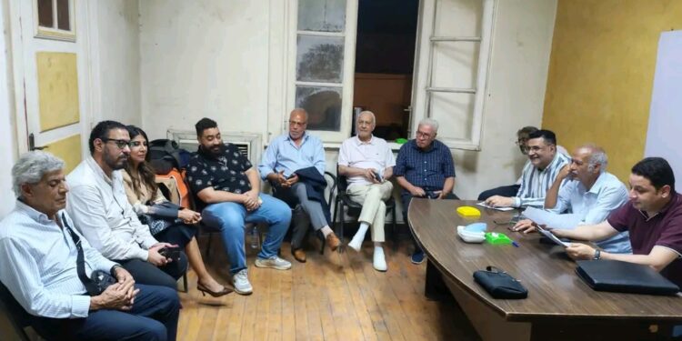 تكليف أكرم إسماعيل برئاسة لجنة مصغرة وإعادة الهيكلة.. تفاصيل اجتماع الحركة المدنية الديمقراطية