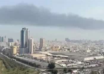 البحرين: تضرر مبنى سكني بالمحرق جراء هجوم إيراني.. وقوة الدفاع تؤكد استهداف المدنيين