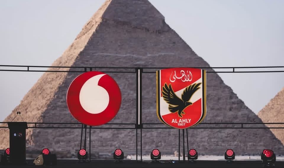 الأهلي ينشر صور التجهيزات الأخيرة لعقد الرعاية الأكبر في الشرق الأوسط