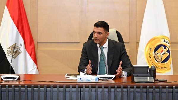 وزير الصناعة: نستهدف زيادة الصادرات غير البترولية إلى 100 مليار دولار