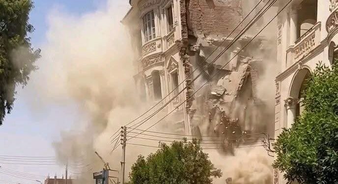 انهيار منزل مكون من عدة طوابق بمدينة قنا دون وقوع إصابات