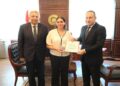 وزير التعليم العالي يكرم الطالبة هيا عمرو لمشاركتها في إسعاف مصابي مول «أرابيلا بلازا»