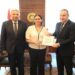وزير التعليم العالي يكرم الطالبة هيا عمرو لمشاركتها في إسعاف مصابي مول «أرابيلا بلازا»