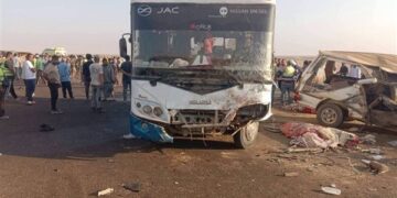 مصرع 9 أشخاص وإصابة 8 آخرين في حادث مروع بـ محور الضبعة.. صور