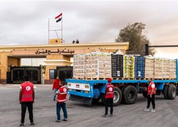 قافلة “زاد العزة 247” تشق طريقها إلى غزة محملة بالمساعدات الإنسانية