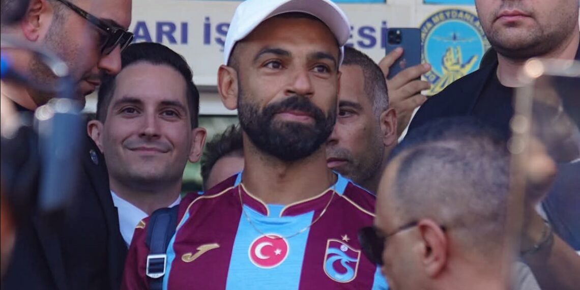 لحظة وصول محمد صلاح إلى تركيا للتوقيع لطرابزون سبور التركي