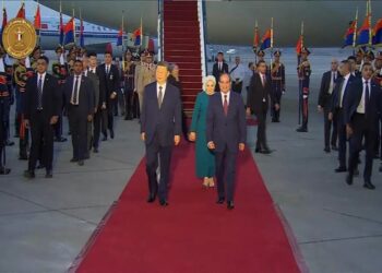 بحضور الرئيس السيسي.. مراسم رسمية لاستقبال الرئيس الصيني بمطار القاهرة الدولي